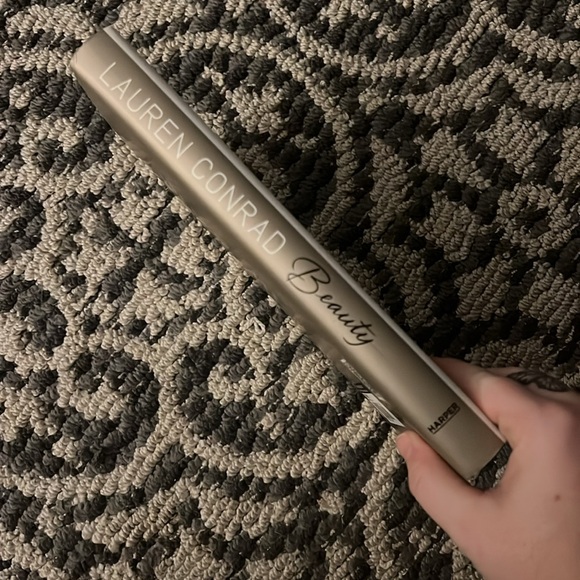 HOLIDAY SALE Lauren Conrad Beauty Book - Picture 3 of 4